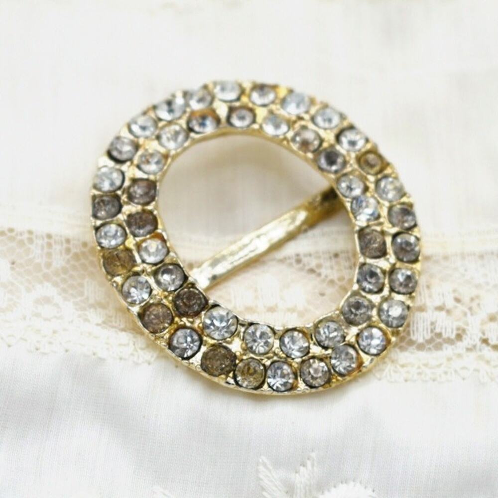 Oval belt buckle or scarf lariat